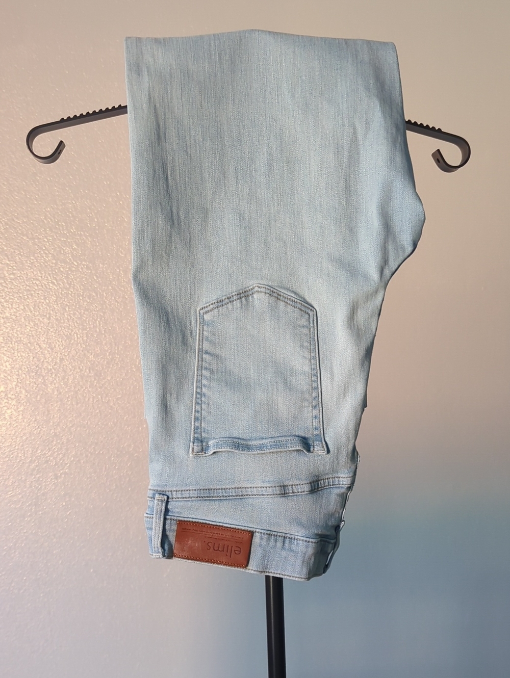 elims The Malibu Wide Cropped Jeans in Cloud Size 33 | Inseam S
